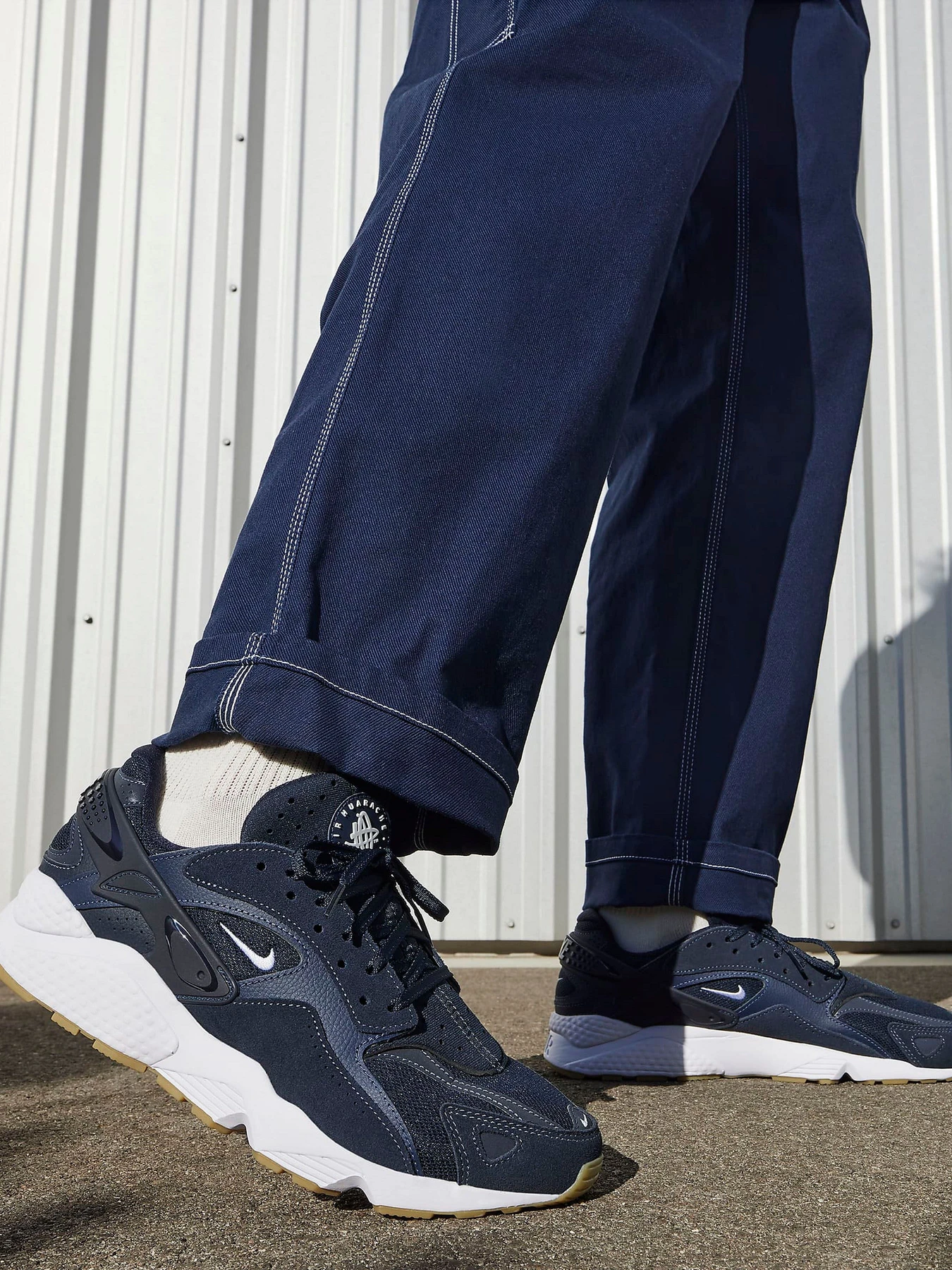 Кросівки NIKE AIR HUARACHE модель DZ3306-400 Кросівки NIKE AIR HUARACHE модель DZ3306-400 Фото