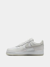 Кеды NIKE AIR FORCE 1 07 LV8 модель FN5832-100 Фото