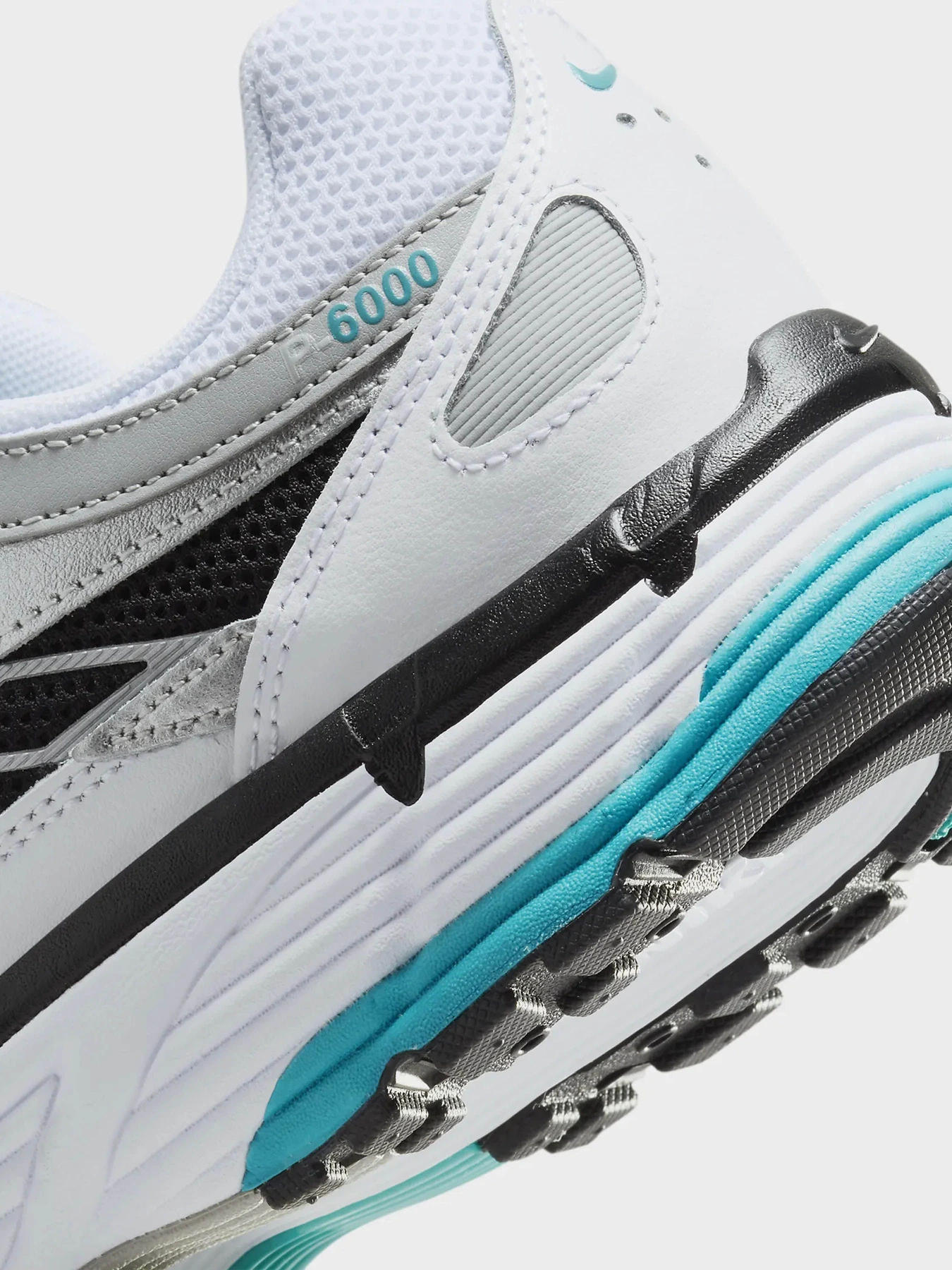 Кроссовки NIKE P-6000 модель CD6404-103 Кроссовки NIKE P-6000 модель CD6404-103 Фото