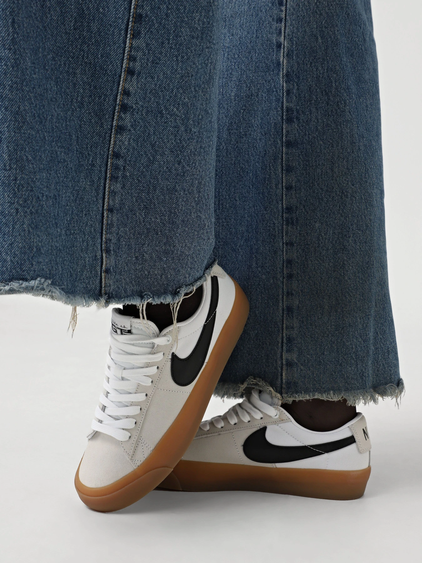 Кеды NIKE SB ZOOM BLAZER LOW PRO GT модель DC7695-100 Кеды NIKE SB ZOOM BLAZER LOW PRO GT модель DC7695-100 Фото