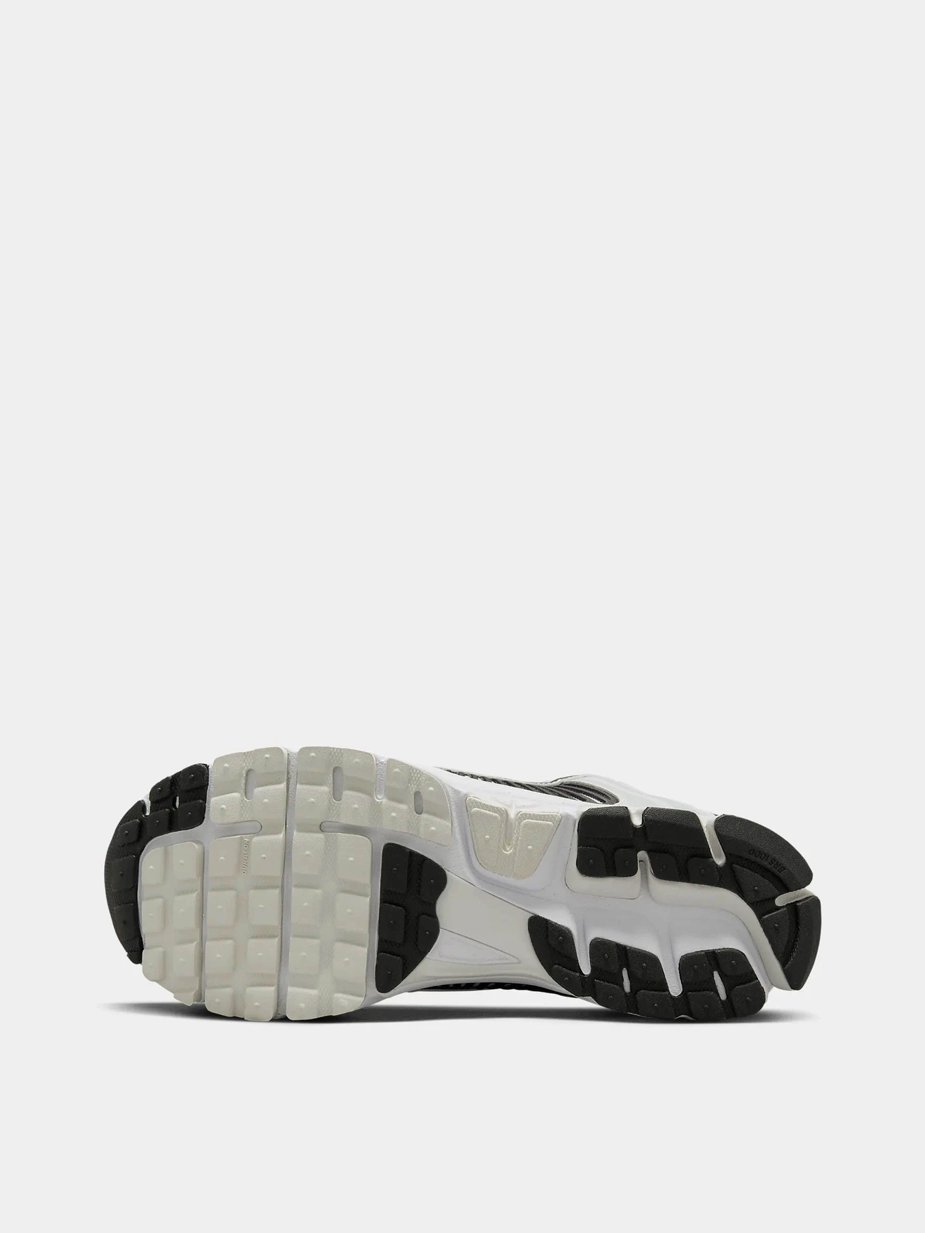 Кроссовки NIKE ZOOM VOMERO 5 модель FB9149-101 Фото