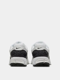 Кроссовки NIKE ZOOM VOMERO 5 модель FB9149-101 Фото