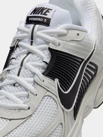 Кроссовки NIKE ZOOM VOMERO 5 модель FB9149-101 Фото