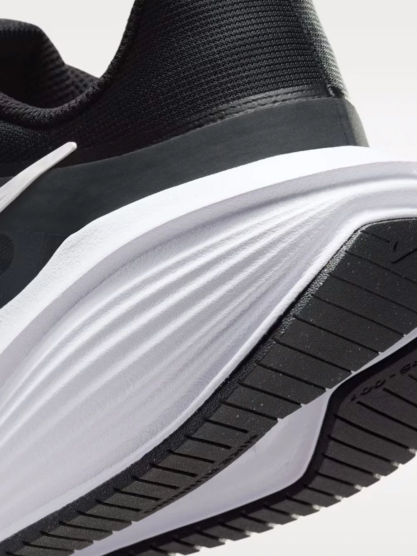 Кросівки NIKE DOWNSHIFTER 14 модель IB1895-002 Кросівки NIKE DOWNSHIFTER 14 модель IB1895-002 Фото