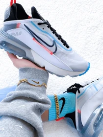 Кроссовки NIKE Air Max 2090 модель CT7698-100 Фото