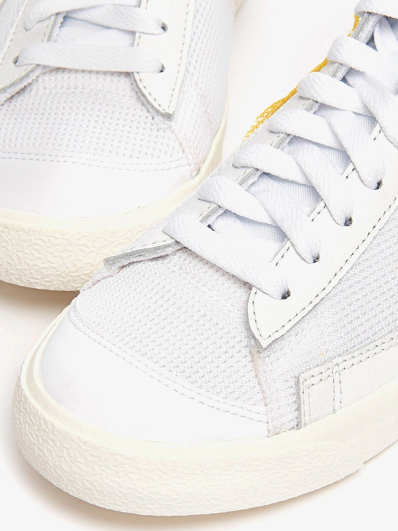 Кеди NIKE Blazer Mid Vintage '77 модель CZ8105-100 Кеди NIKE Blazer Mid Vintage '77 модель CZ8105-100 Фото