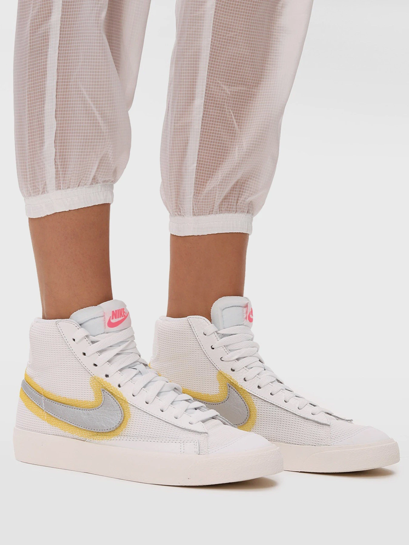 Кеди NIKE Blazer Mid Vintage '77 модель CZ8105-100 Кеди NIKE Blazer Mid Vintage '77 модель CZ8105-100 Фото
