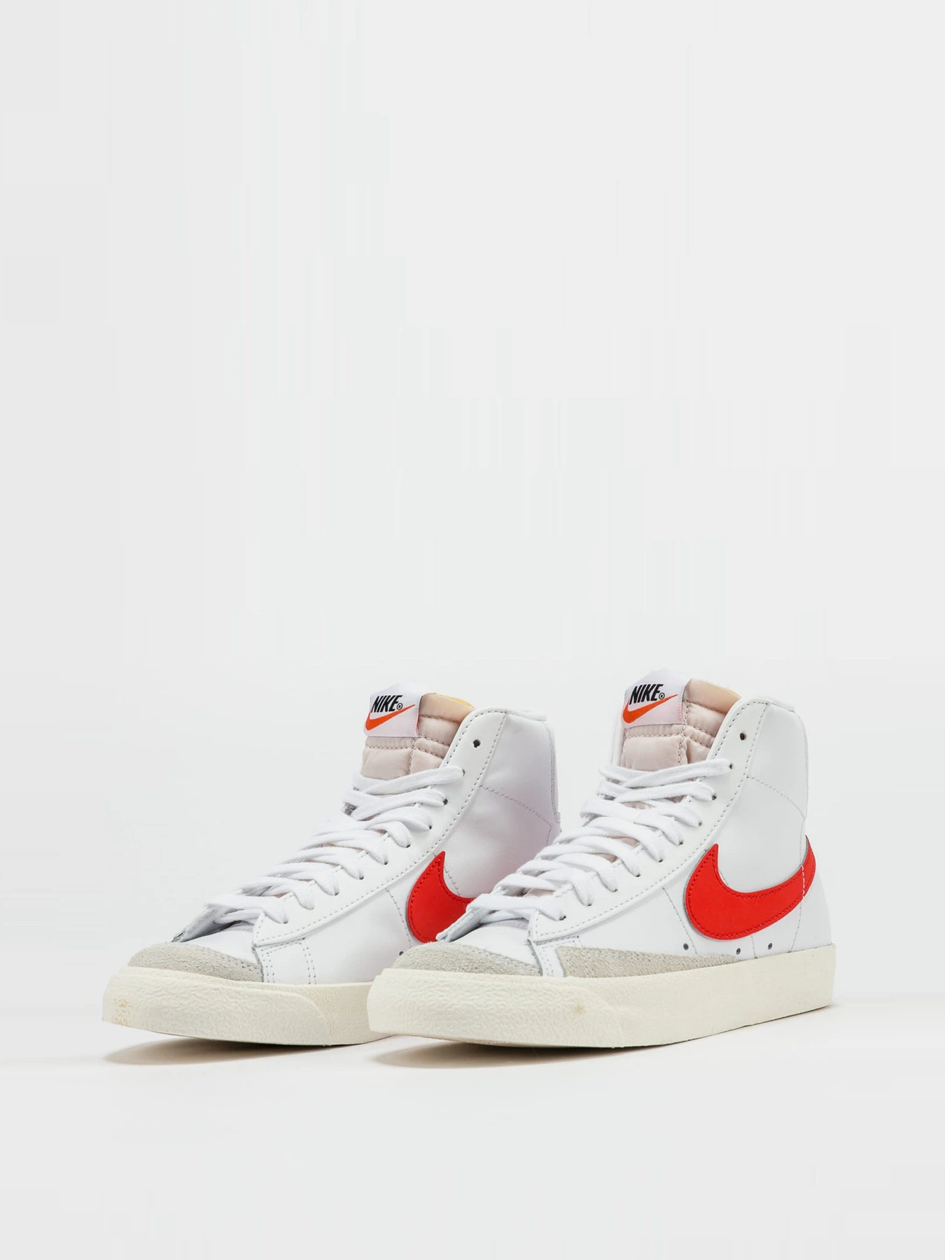 Кеди NIKE Blazer Mid '77 модель CZ1055-101 Кеди NIKE Blazer Mid '77 модель CZ1055-101 Фото