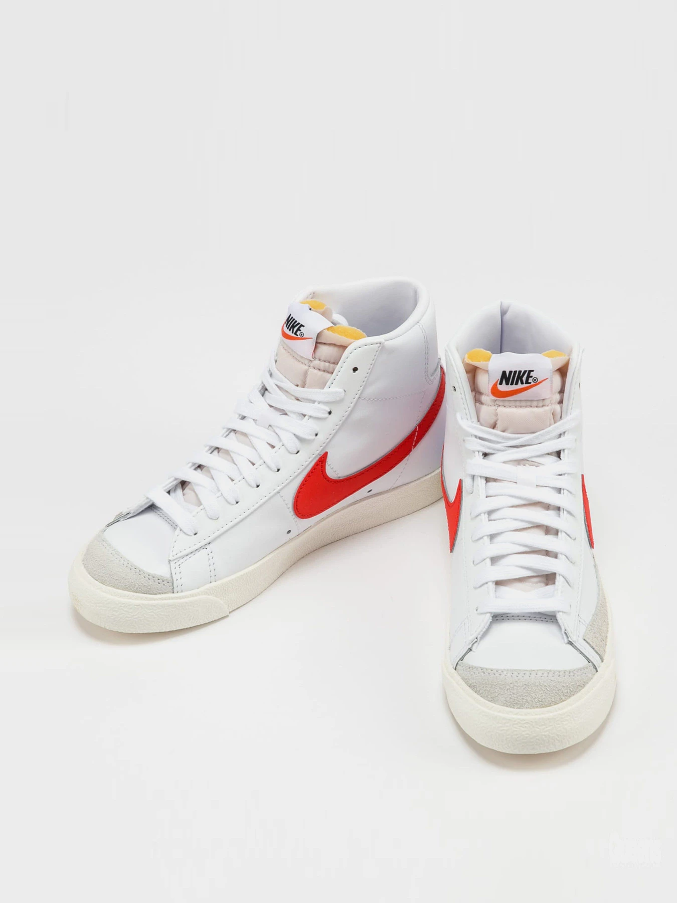 Кеди NIKE Blazer Mid '77 модель CZ1055-101 Кеди NIKE Blazer Mid '77 модель CZ1055-101 Фото