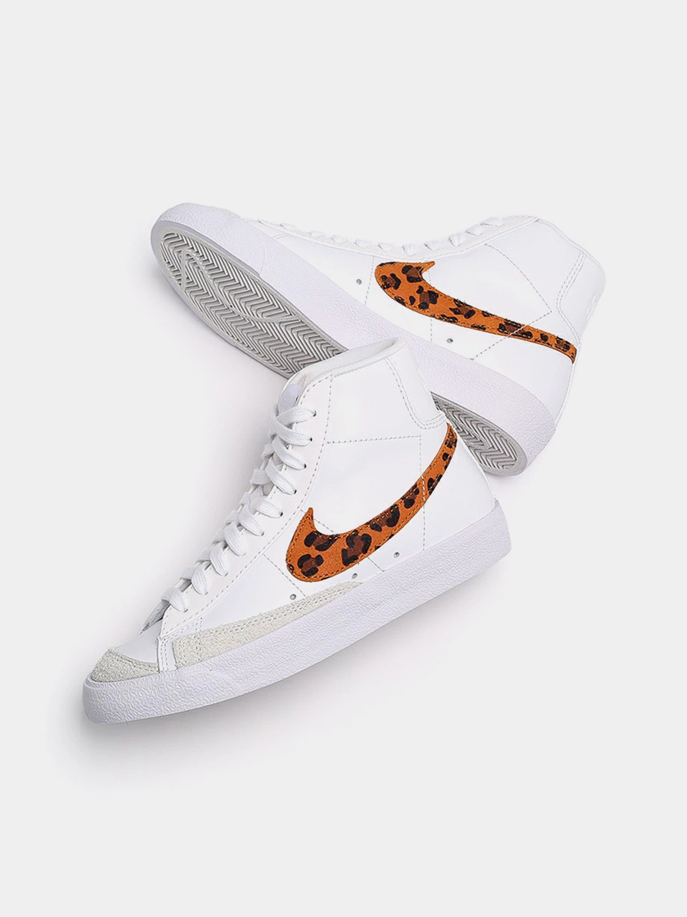 Кеди NIKE BLAZER MID 77 SE модель DA8736-101 Фото