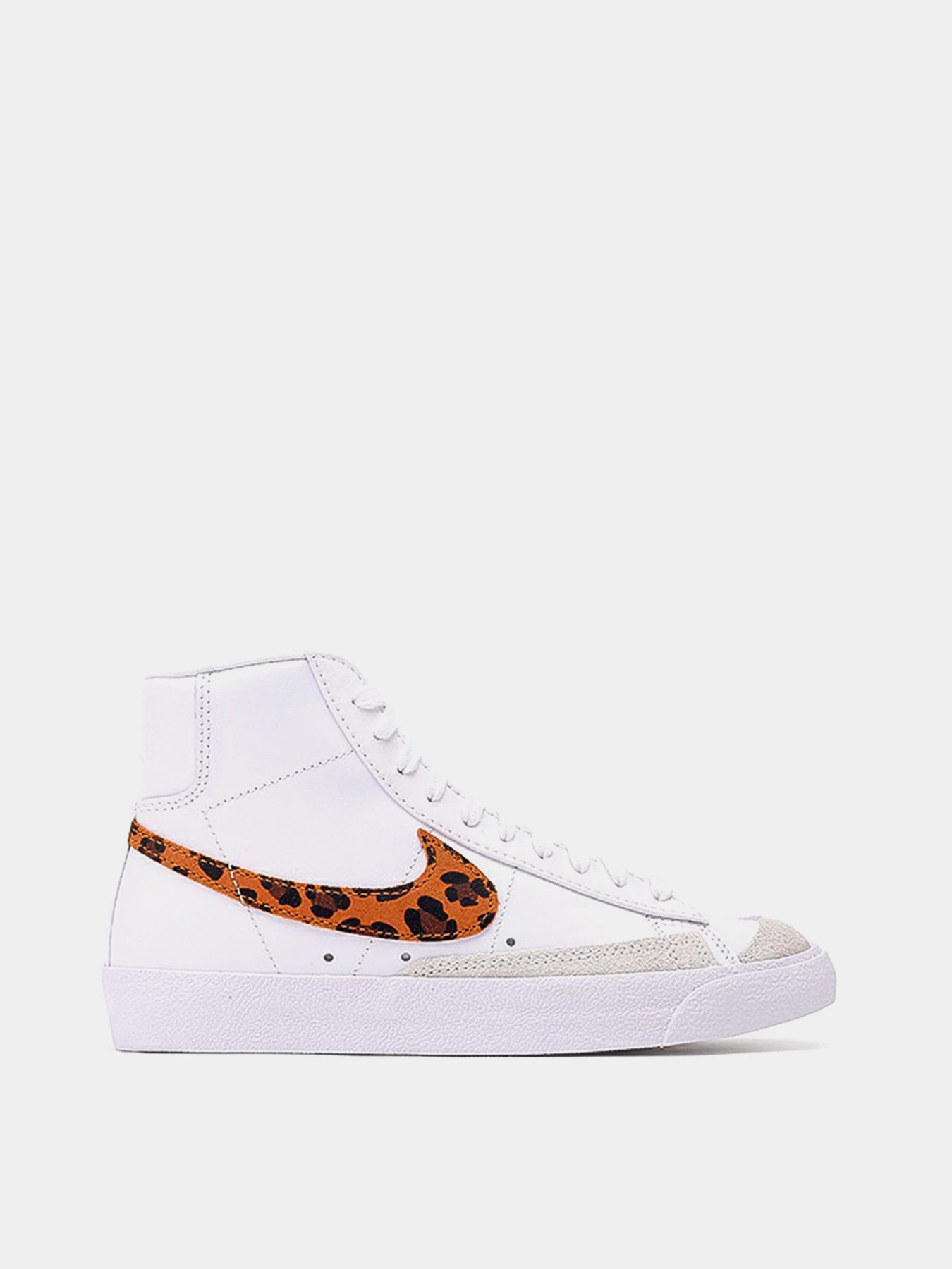 Кеди NIKE BLAZER MID 77 SE модель DA8736-101 Фото