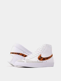 Кеди NIKE BLAZER MID 77 SE модель DA8736-101 Фото