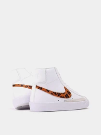 Кеди NIKE BLAZER MID 77 SE модель DA8736-101 Фото