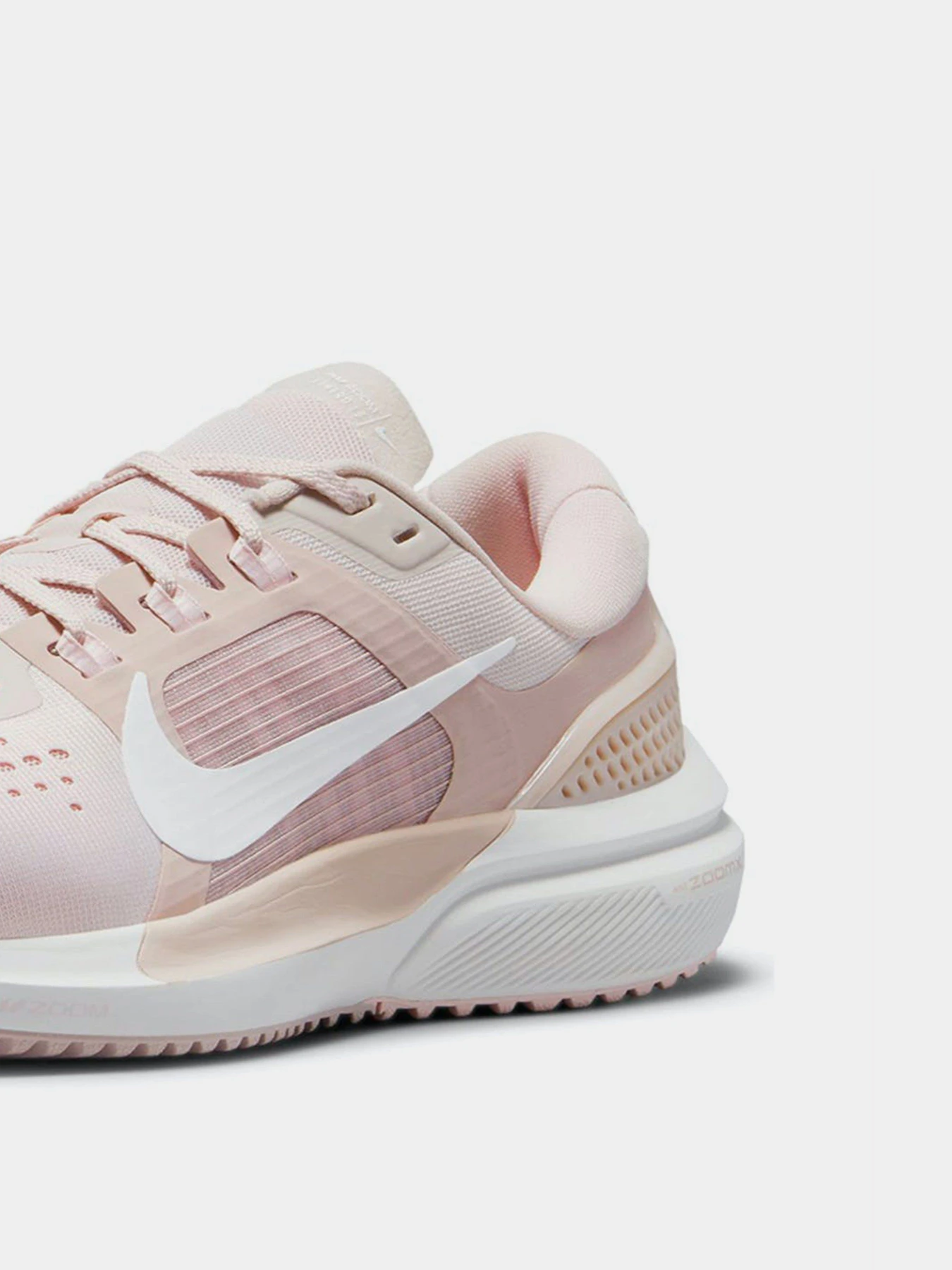Кроссовки NIKE Air Zoom Vomero 15 модель CU1856-600 Кроссовки NIKE Air Zoom Vomero 15 модель CU1856-600 Фото