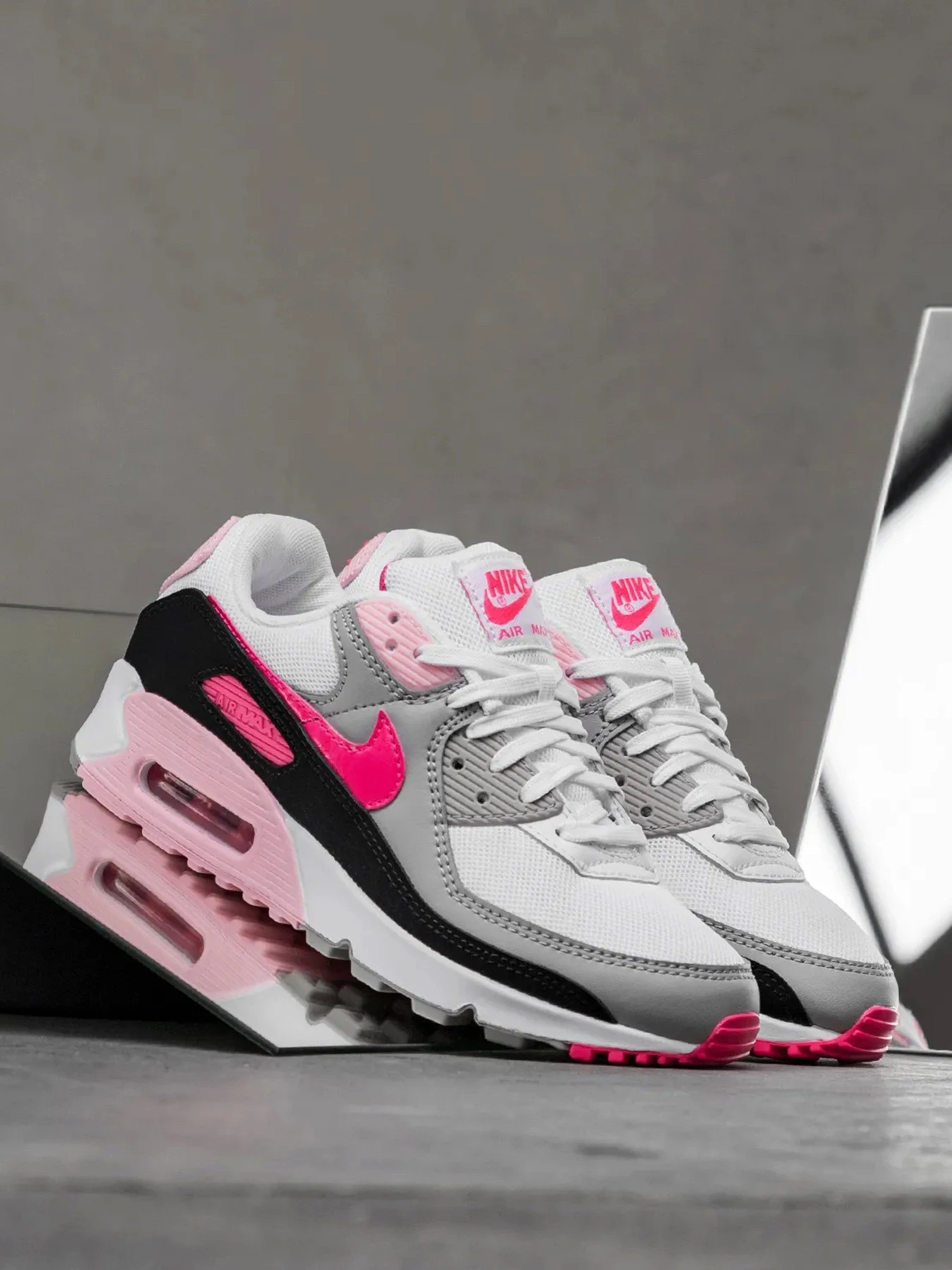 Кроссовки NIKE AIR MAX 90 модель DM3051-100 Кроссовки NIKE AIR MAX 90 модель DM3051-100 Фото