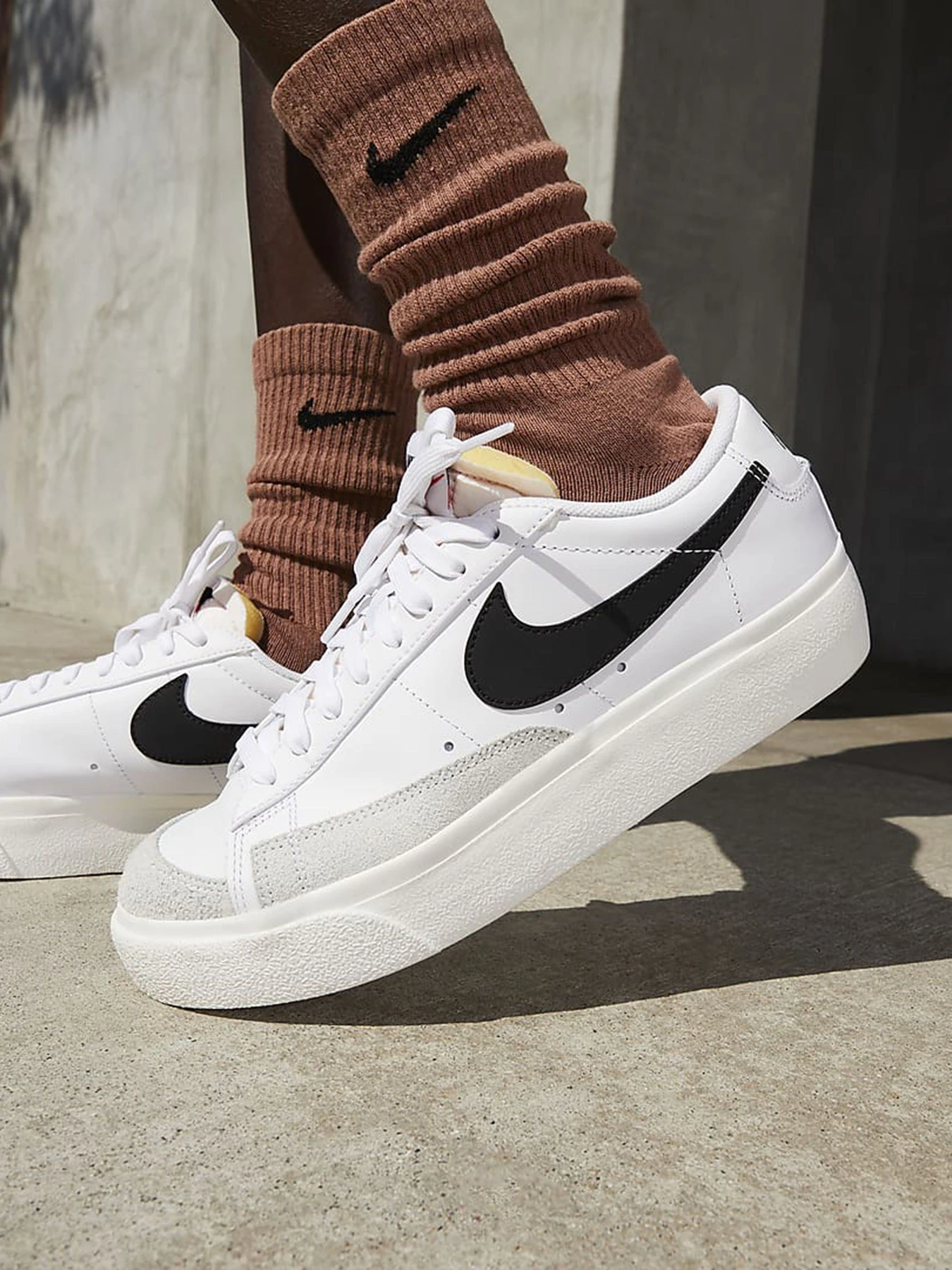 Кеды NIKE BLAZER LOW PLATFORM модель DJ0292-101 Кеды NIKE BLAZER LOW PLATFORM модель DJ0292-101 Фото