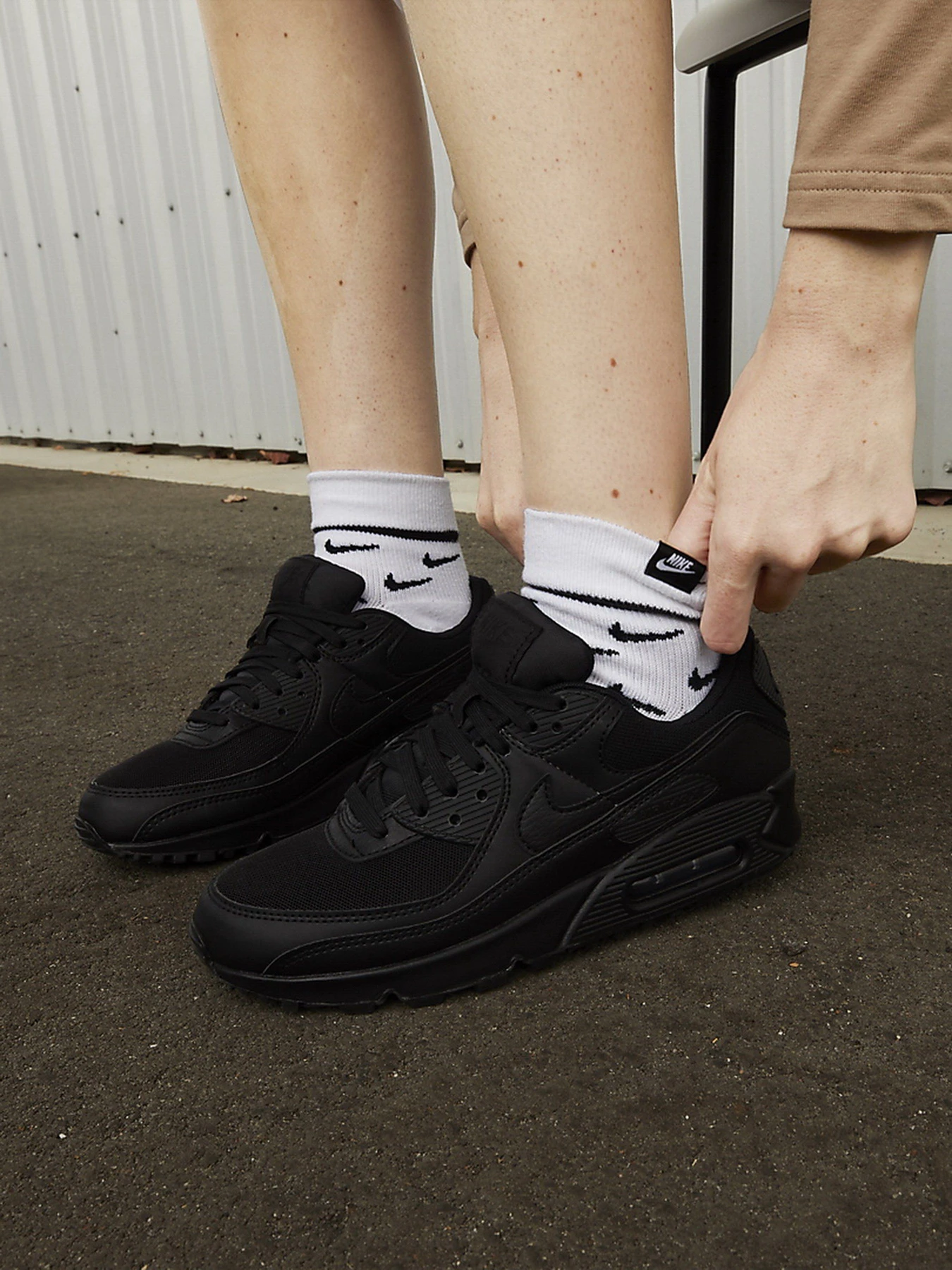 Кросівки NIKE AIR MAX 90 модель DH8010-001 Кросівки NIKE AIR MAX 90 модель DH8010-001 Фото
