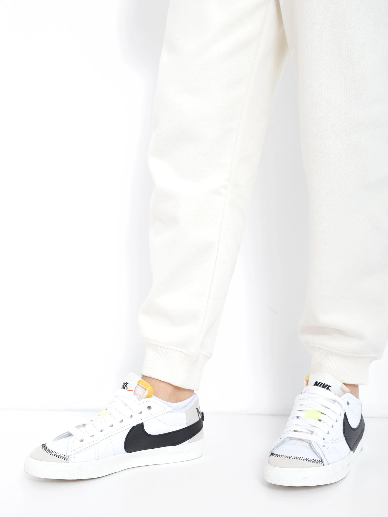 Кеды NIKE BLAZER LOW '77 JUMBO модель DQ1470-101 Кеды NIKE BLAZER LOW '77 JUMBO модель DQ1470-101 Фото