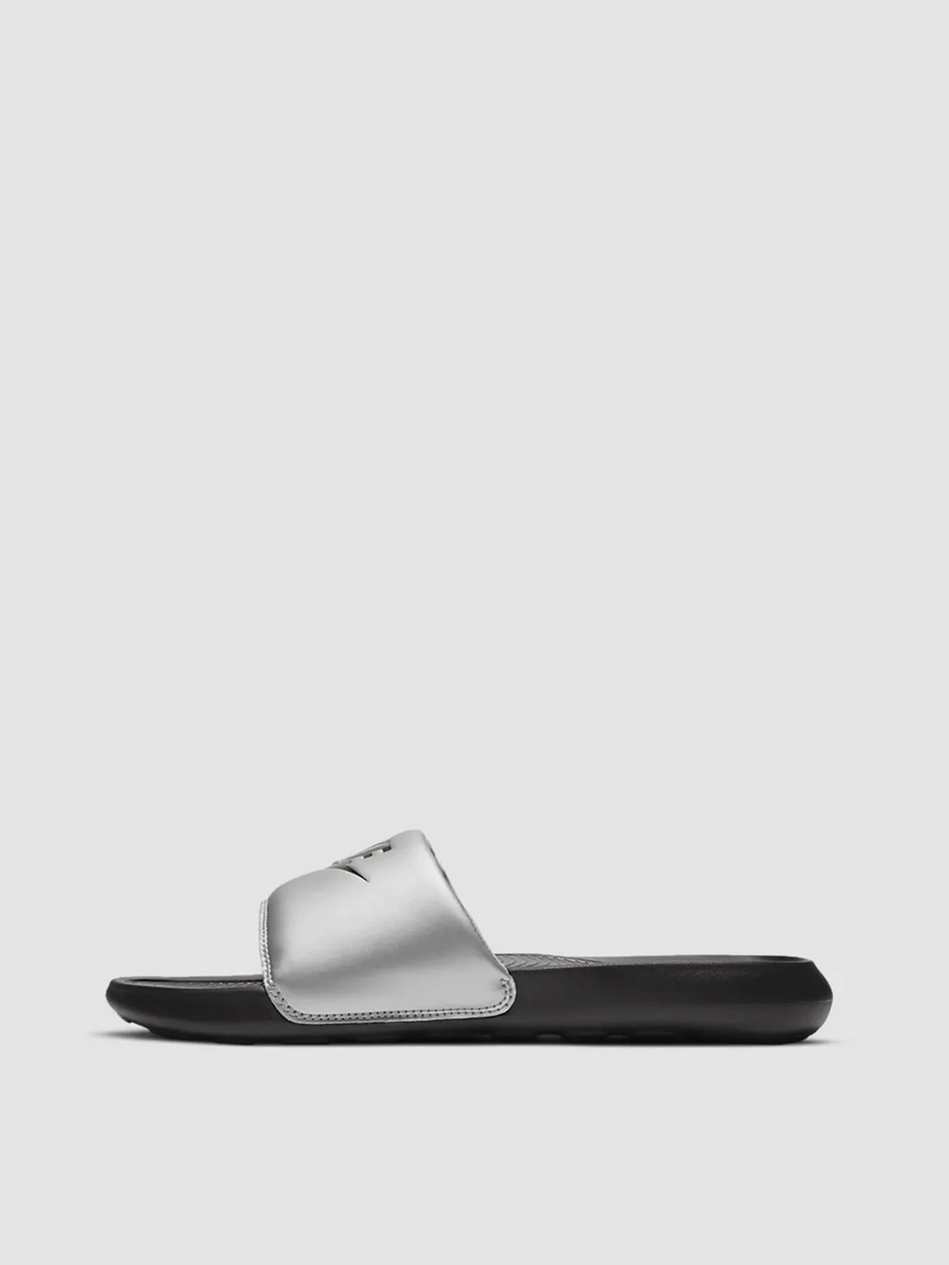 Шлёпанцы NIKE Victori One модель CN9677-006 Шлёпанцы NIKE Victori One модель CN9677-006 Фото