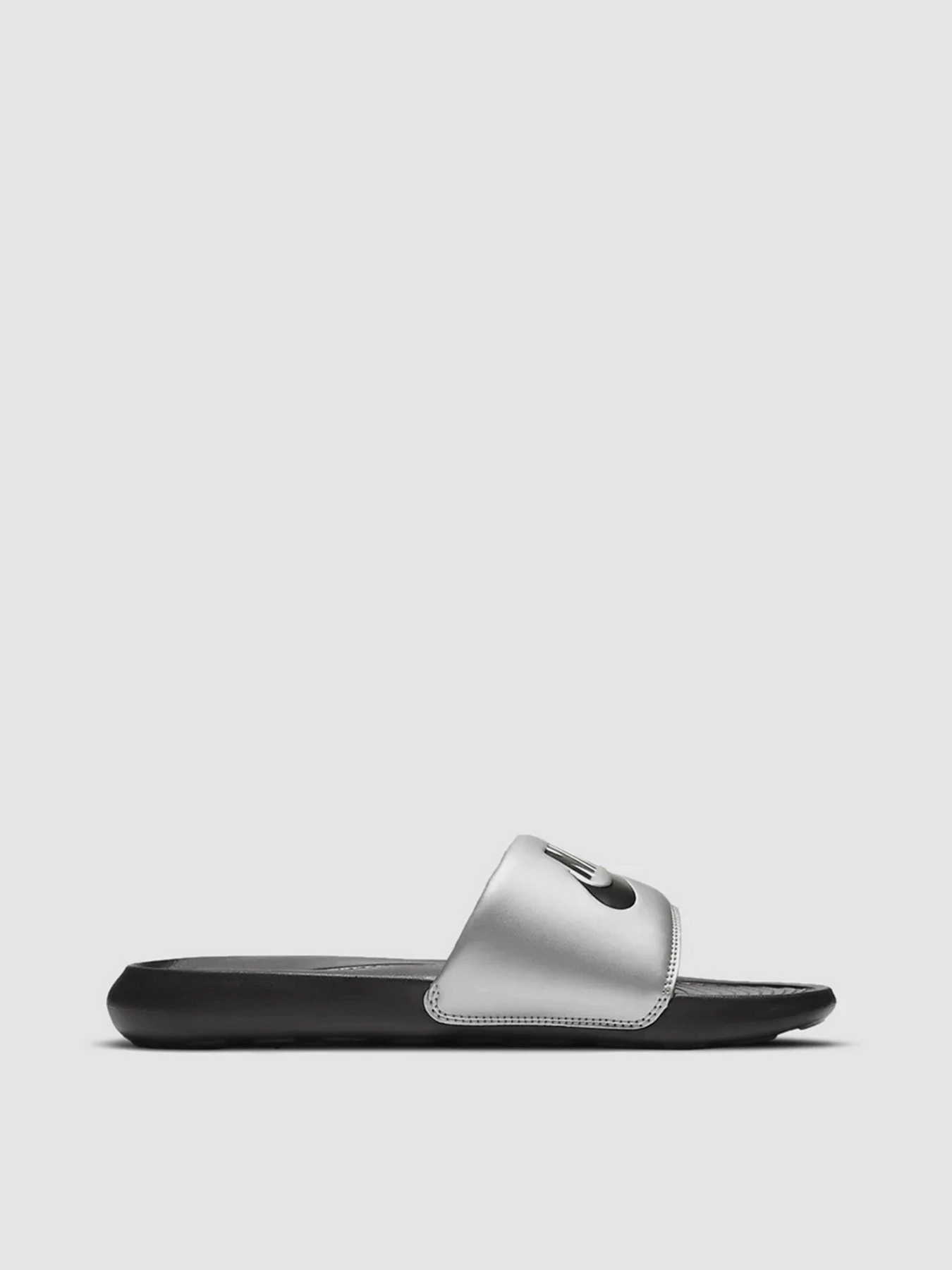 Шлёпанцы NIKE Victori One модель CN9677-006 Шлёпанцы NIKE Victori One модель CN9677-006 Фото