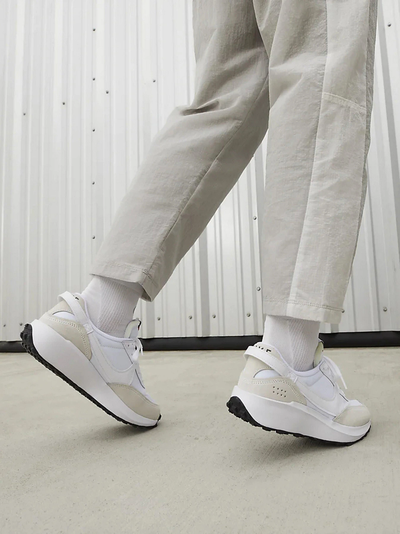Кроссовки NIKE Waffle Debut модель DH9523-100 Кроссовки NIKE Waffle Debut модель DH9523-100 Фото