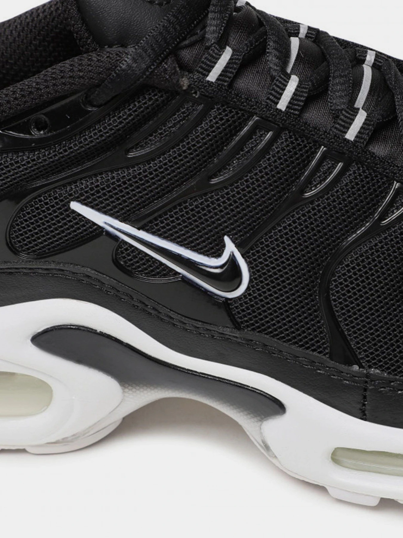 Кросівки NIKE AIR MAX PLUS модель DM2362-001 Фото