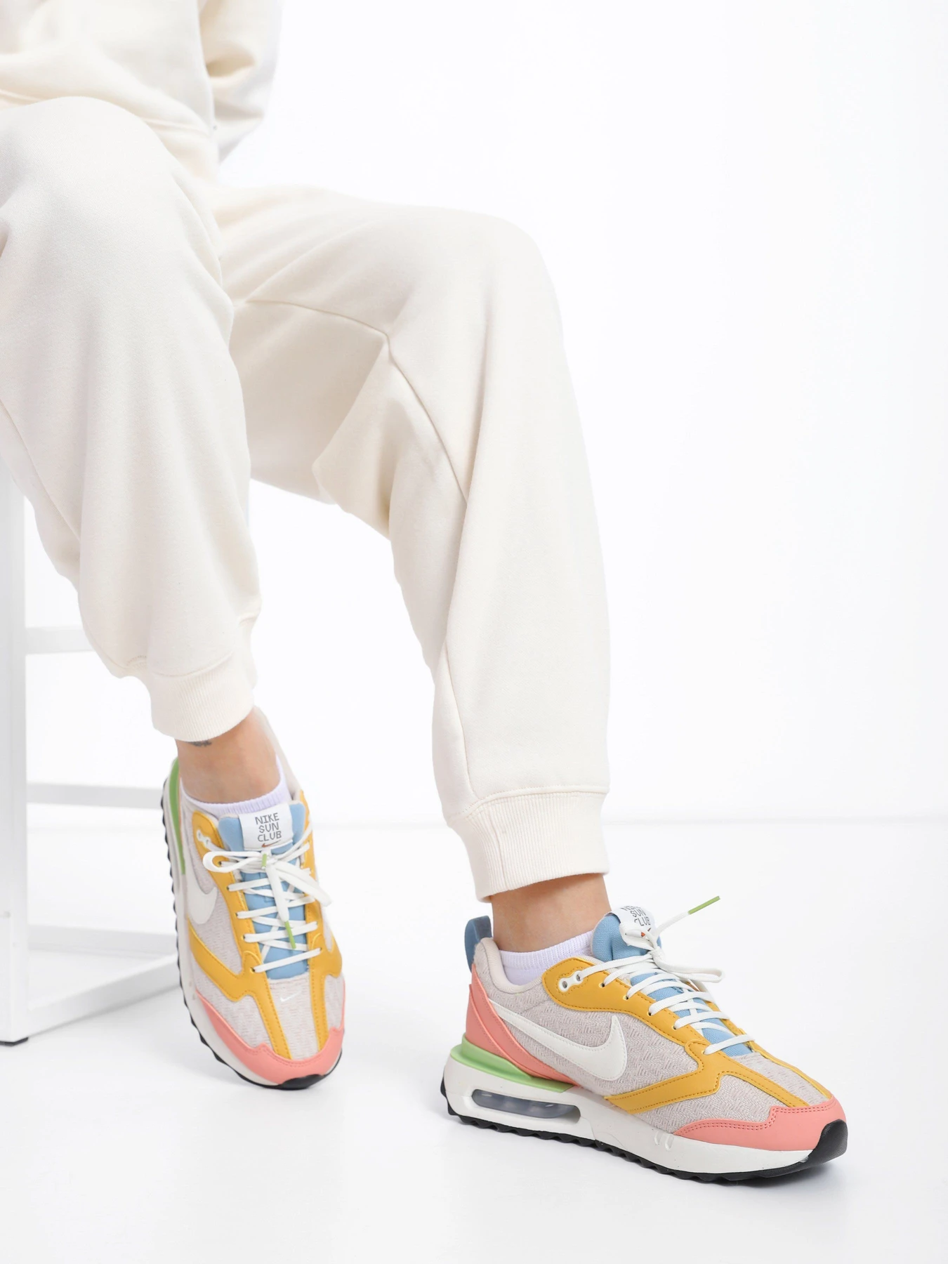 Кроссовки NIKE AIR MAX DAWN SE модель DJ9986-100 Кроссовки NIKE AIR MAX DAWN SE модель DJ9986-100 Фото