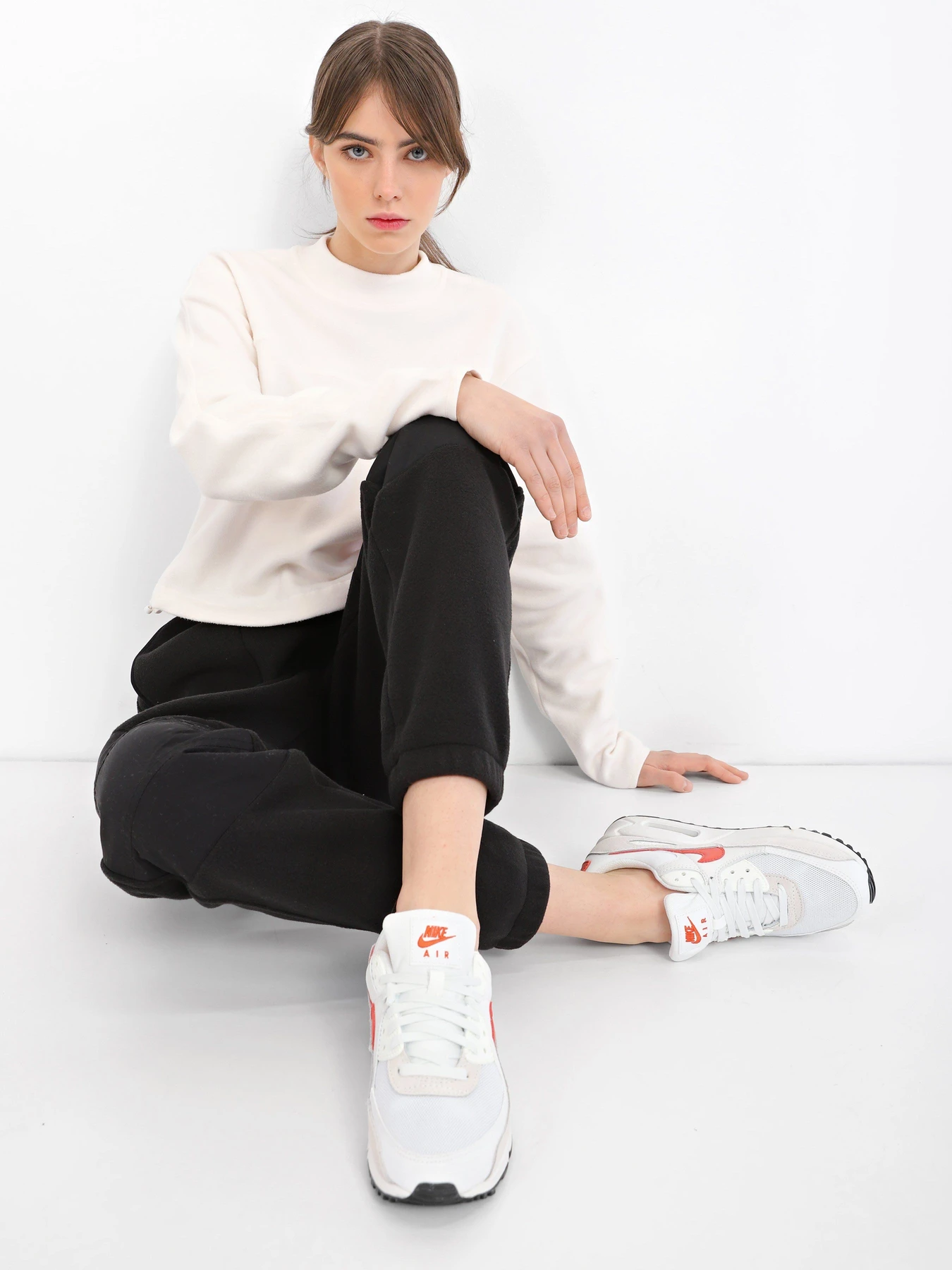 Кроссовки NIKE Air Max 90 модель DM8265-100 Кроссовки NIKE Air Max 90 модель DM8265-100 Фото