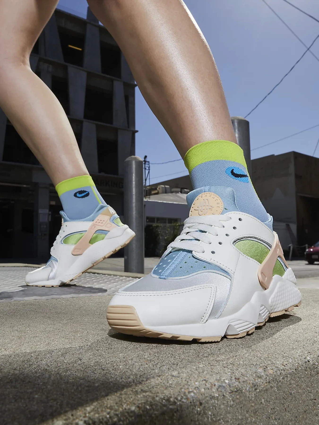 Кроссовки NIKE Air Huarache SE модель DQ0117-100 Кроссовки NIKE Air Huarache SE модель DQ0117-100 Фото