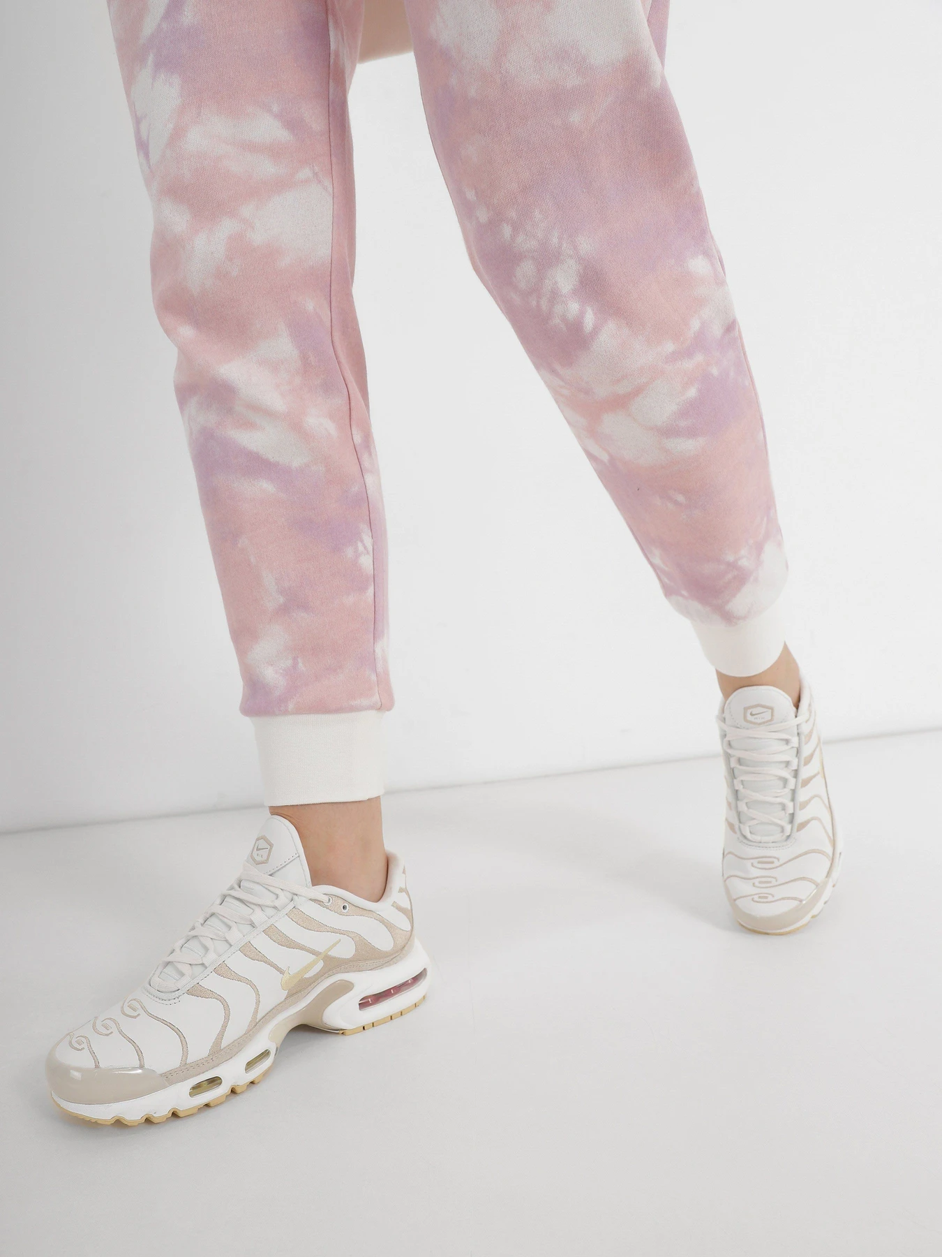 Кроссовки NIKE Air Max Plus PRM модель DZ2832-101 Кроссовки NIKE Air Max Plus PRM модель DZ2832-101 Фото