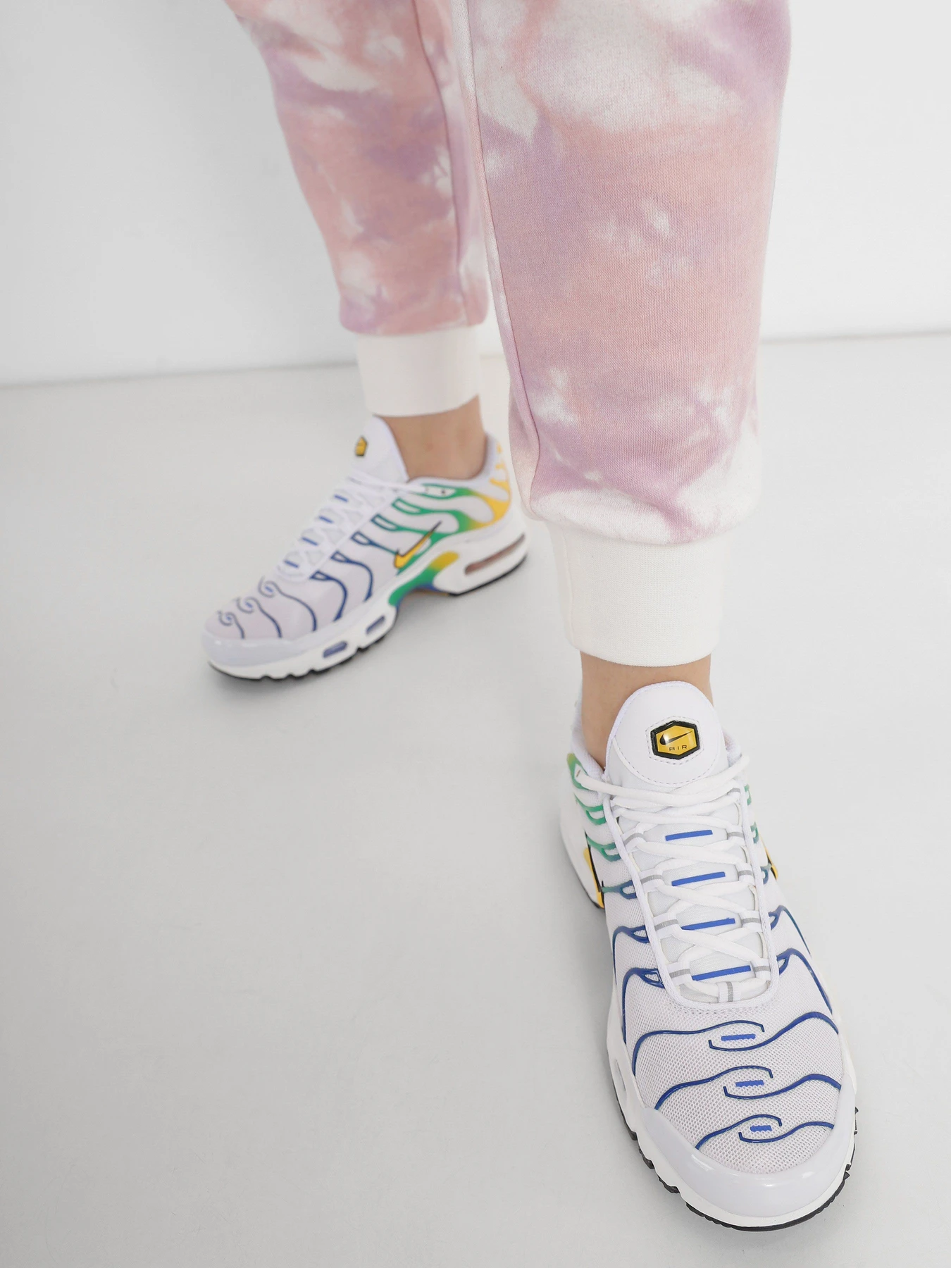 Кросівки NIKE Air Max Plus модель DZ3671-101 Кросівки NIKE Air Max Plus модель DZ3671-101 Фото
