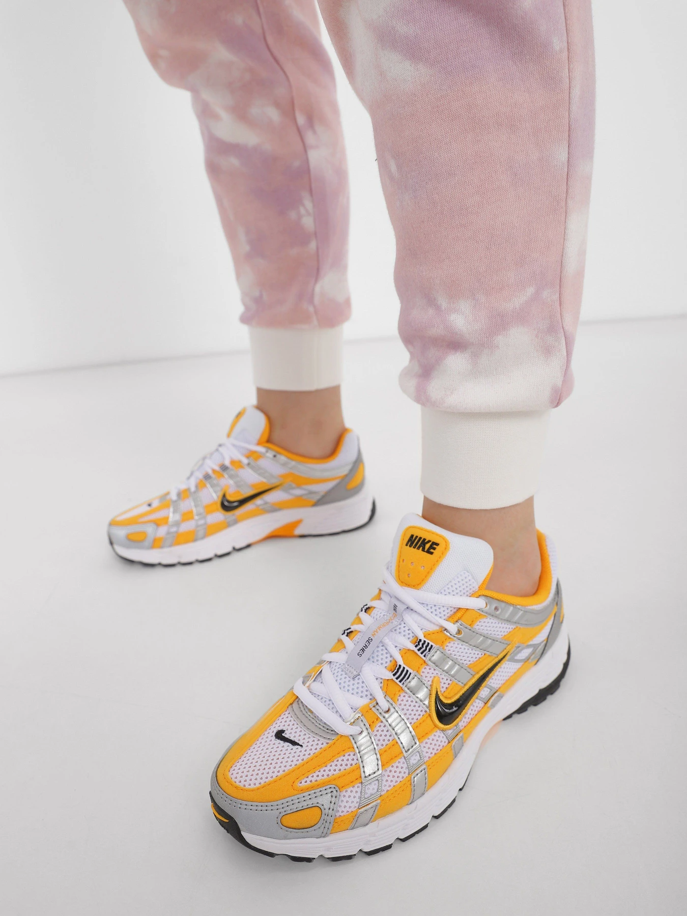 Кроссовки NIKE P-6000 модель FJ4745-700 Кроссовки NIKE P-6000 модель FJ4745-700 Фото