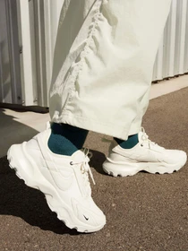 Кроссовки NIKE TC 7900 модель DD9682-100 Фото