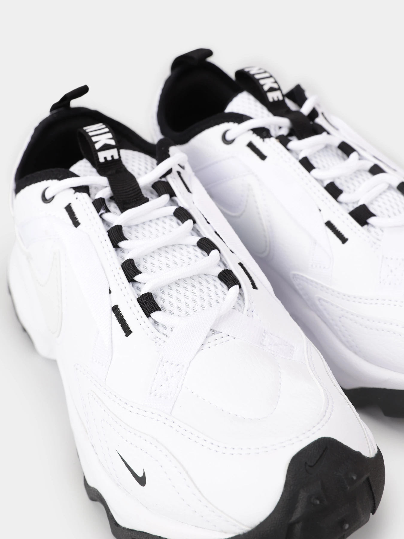 Кроссовки NIKE TC 7900 модель DR7851-100 Кроссовки NIKE TC 7900 модель DR7851-100 Фото