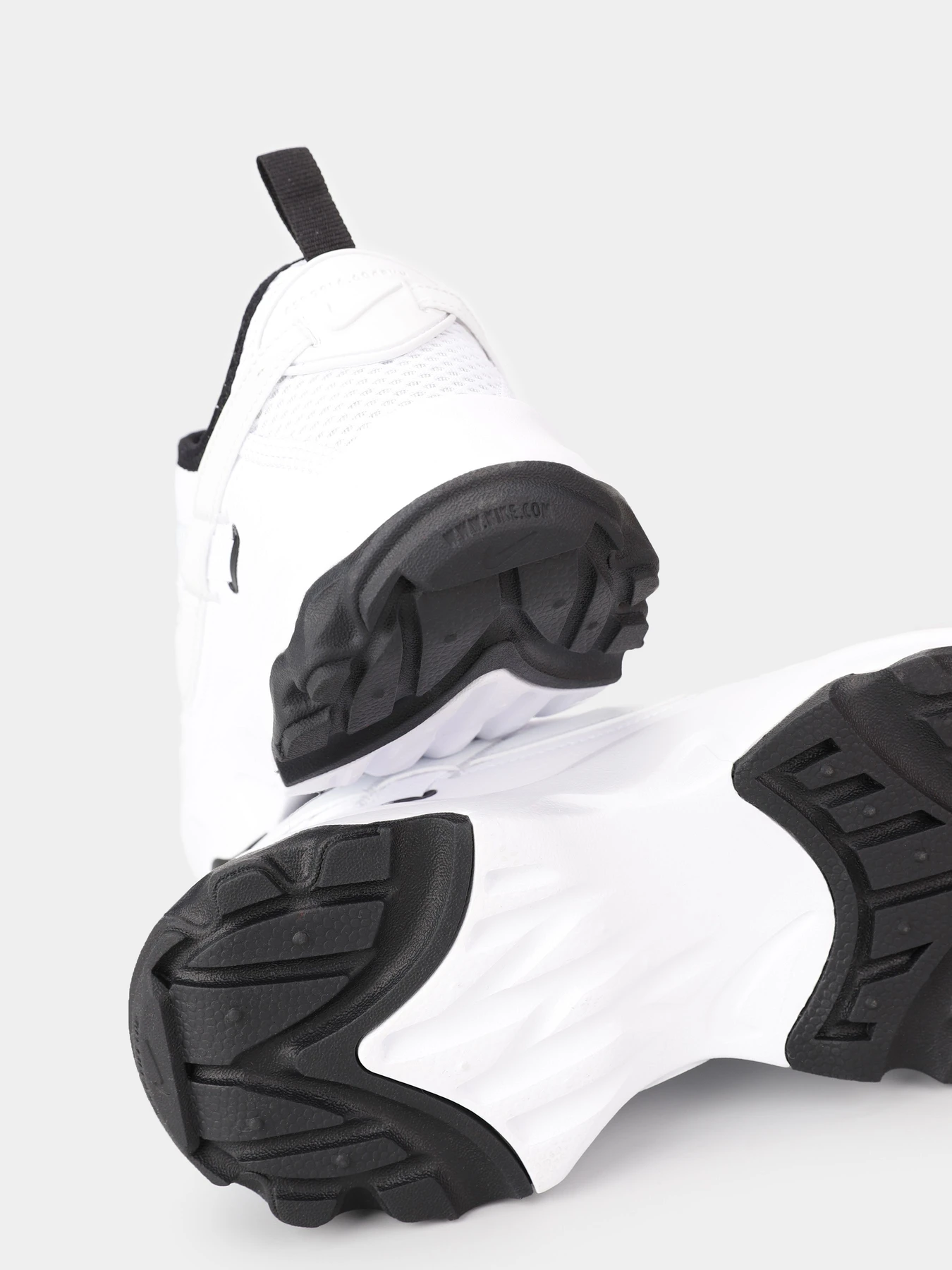 Кроссовки NIKE TC 7900 модель DR7851-100 Кроссовки NIKE TC 7900 модель DR7851-100 Фото