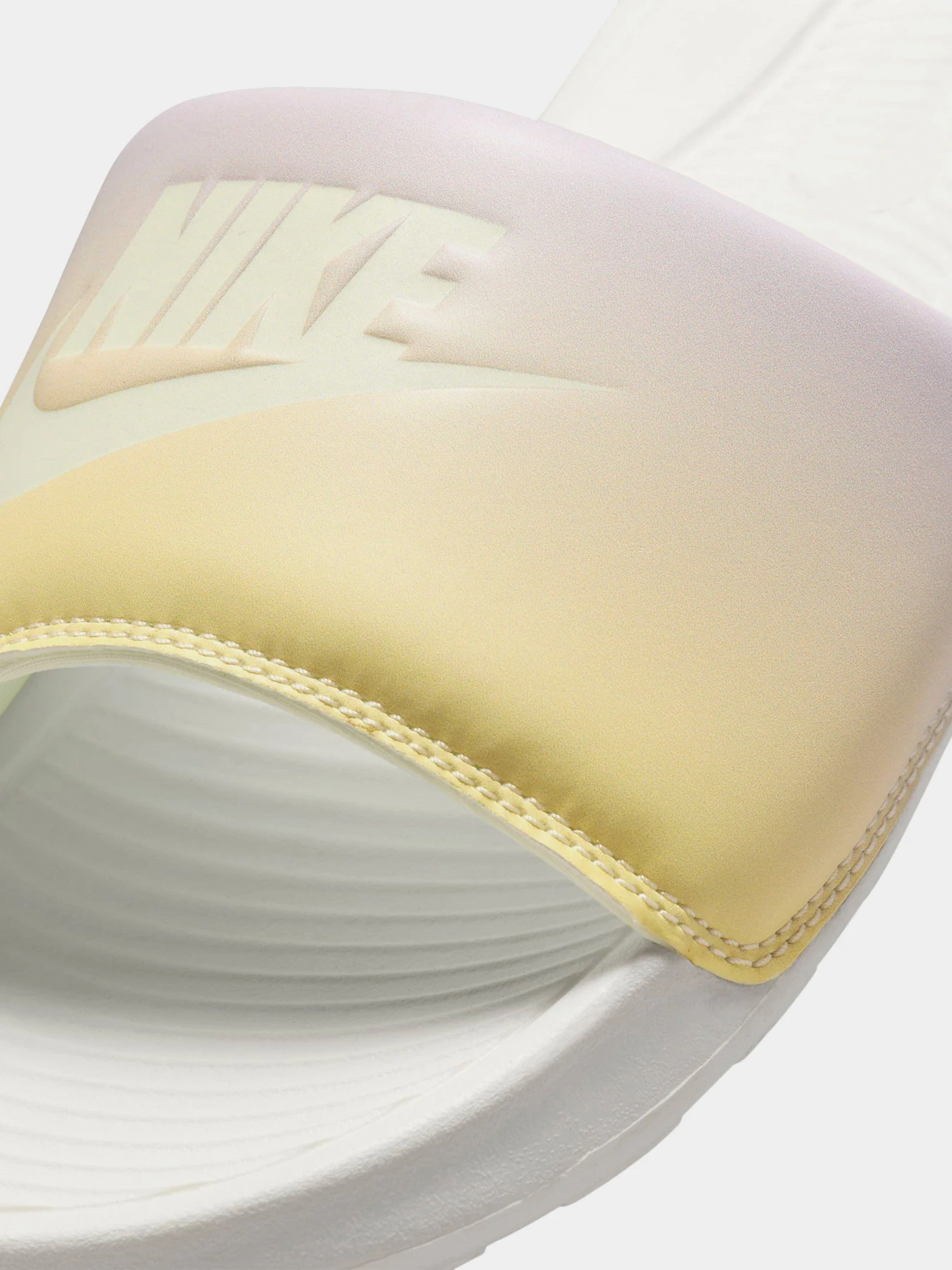 Шльопанці NIKE VICTORI ONE модель CN9676-107 Шльопанці NIKE VICTORI ONE модель CN9676-107 Фото