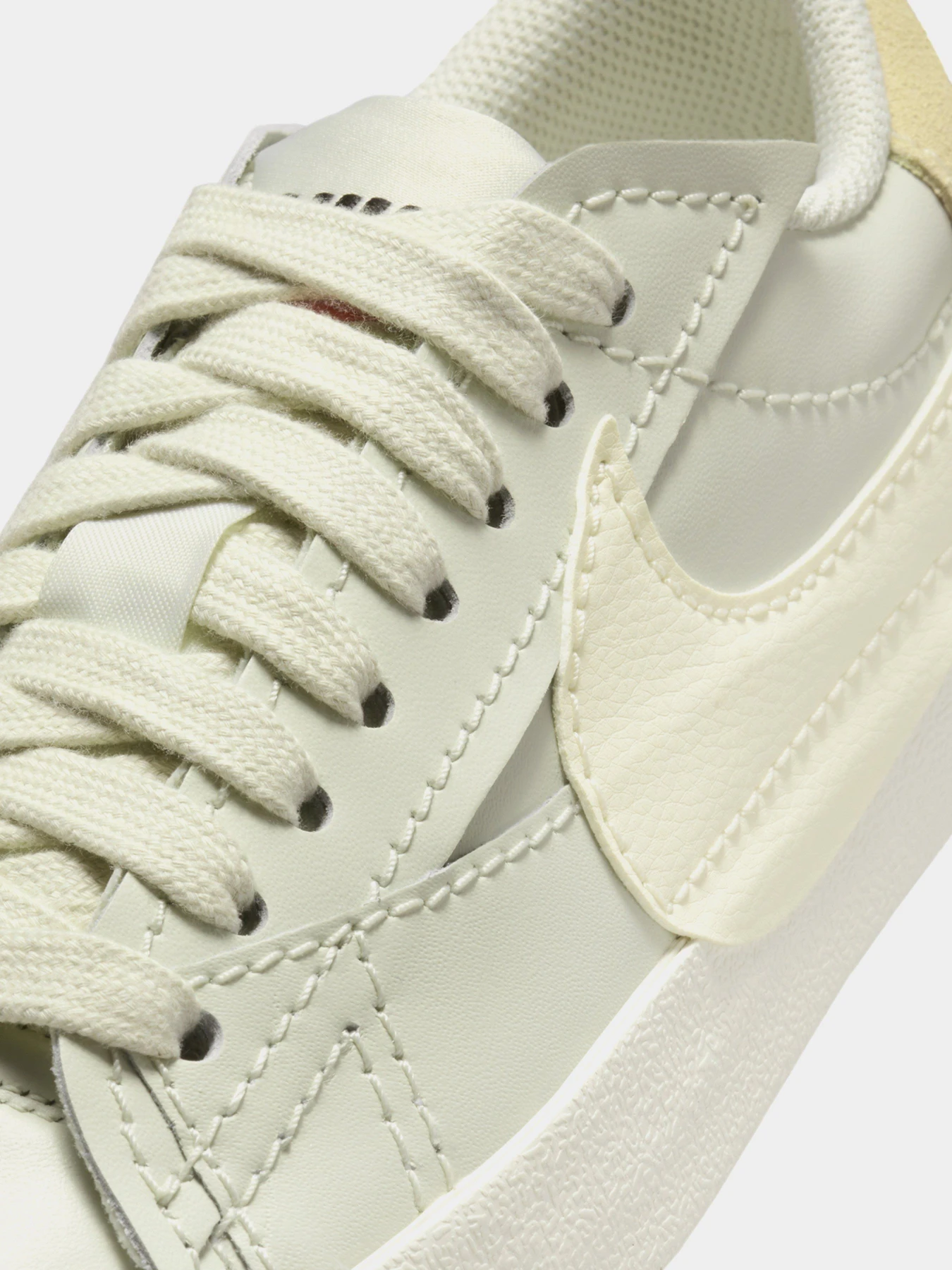 Кеды NIKE BLAZER LOW '77 JUMBO модель DQ1470-004 Кеды NIKE BLAZER LOW '77 JUMBO модель DQ1470-004 Фото