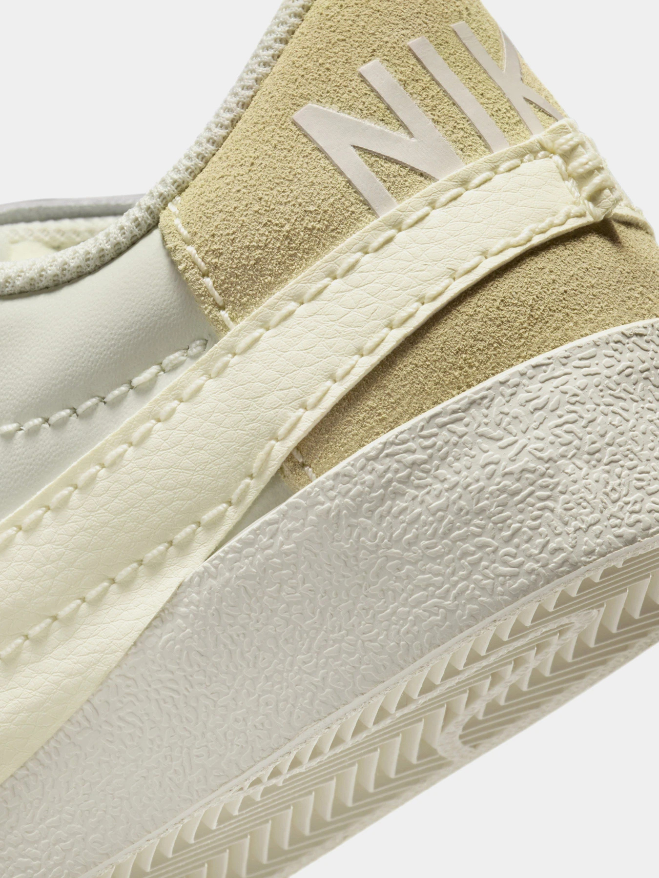 Кеды NIKE BLAZER LOW '77 JUMBO модель DQ1470-004 Кеды NIKE BLAZER LOW '77 JUMBO модель DQ1470-004 Фото