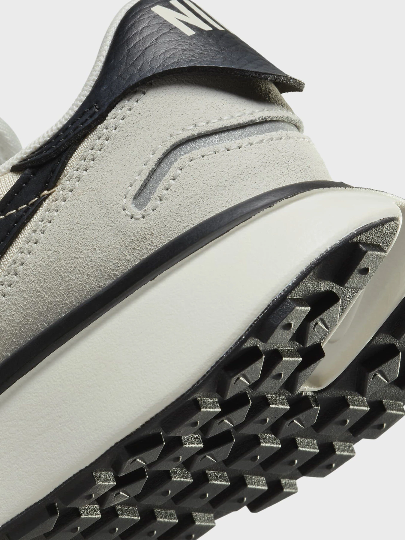 Кросівки NIKE PHOENIX WAFFLE модель FD2196-100 Кросівки NIKE PHOENIX WAFFLE модель FD2196-100 Фото