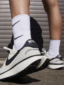 Кросівки NIKE PHOENIX WAFFLE модель FD2196-100 Фото