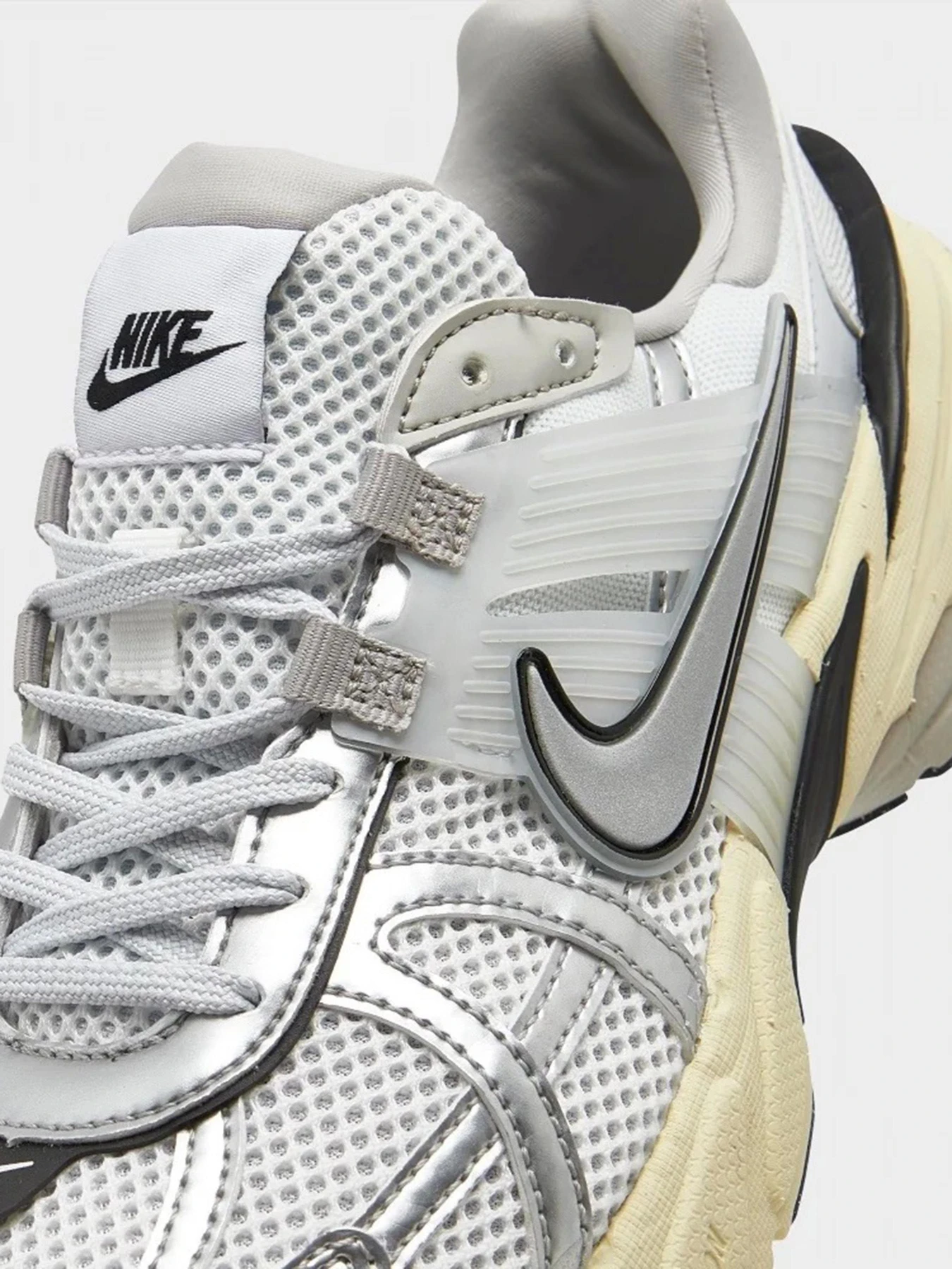 Кроссовки NIKE V2K RUN модель FD0736-100 Кроссовки NIKE V2K RUN модель FD0736-100 Фото