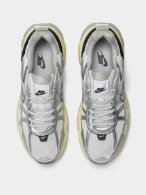 Кроссовки NIKE V2K RUN модель FD0736-100 Фото