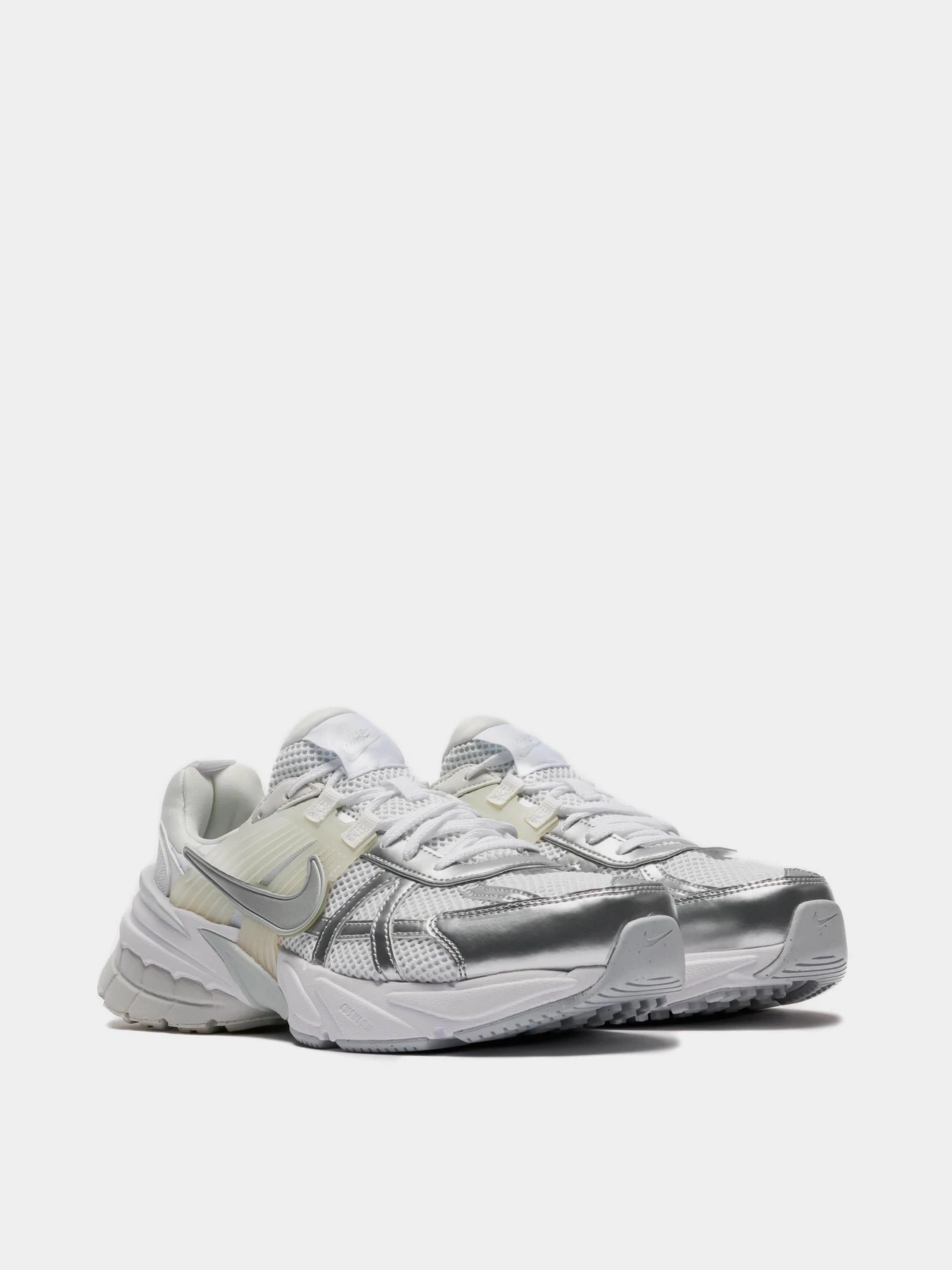 Кросівки NIKE V2K RUN модель FD0736-104 Фото