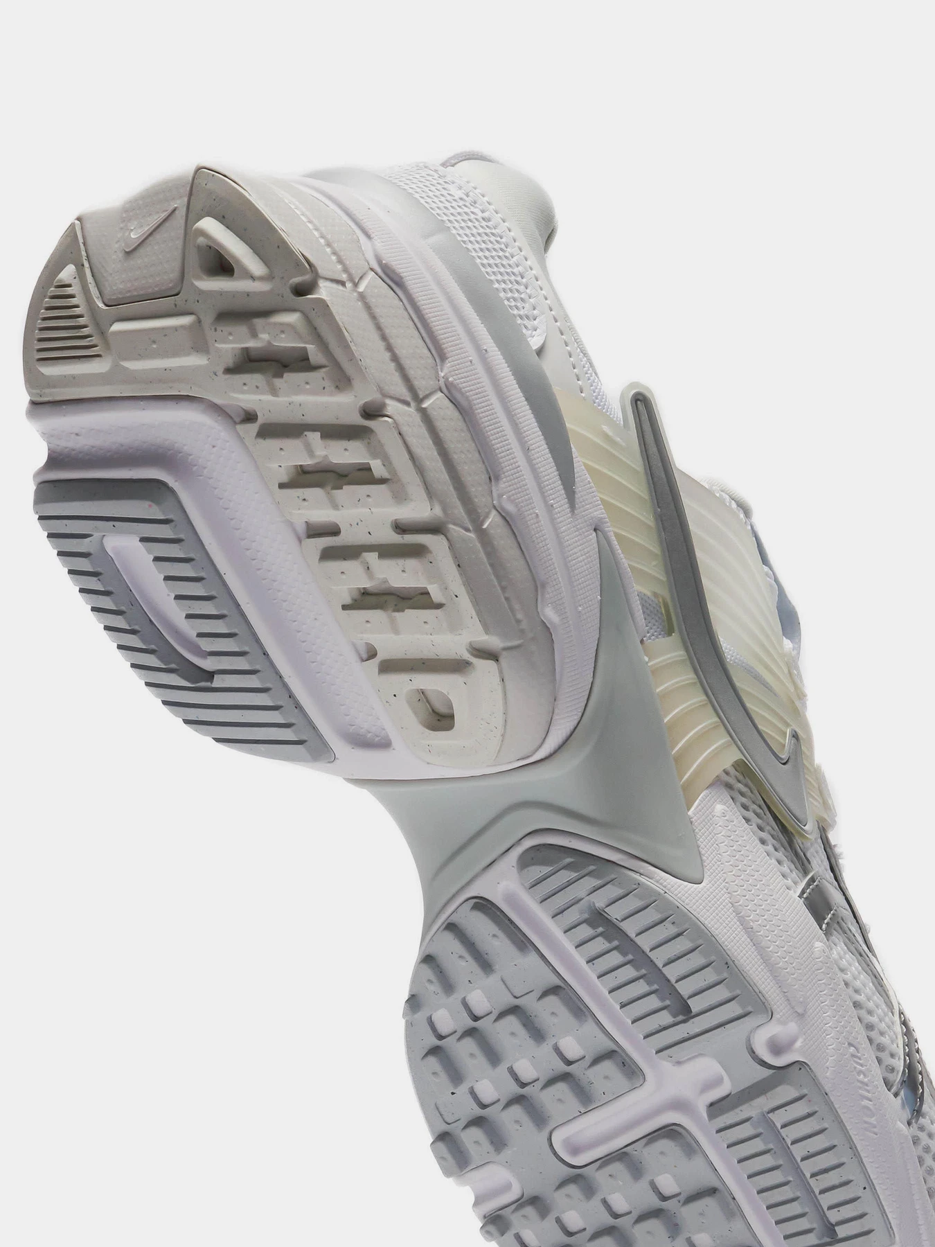 Кросівки NIKE V2K RUN модель FD0736-104 Фото
