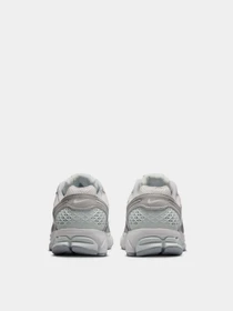 Кросівки NIKE ZOOM VOMERO 5 модель HQ0458-001 Фото