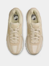 Кросівки NIKE ZOOM VOMERO 5 модель HQ0458-200 Фото
