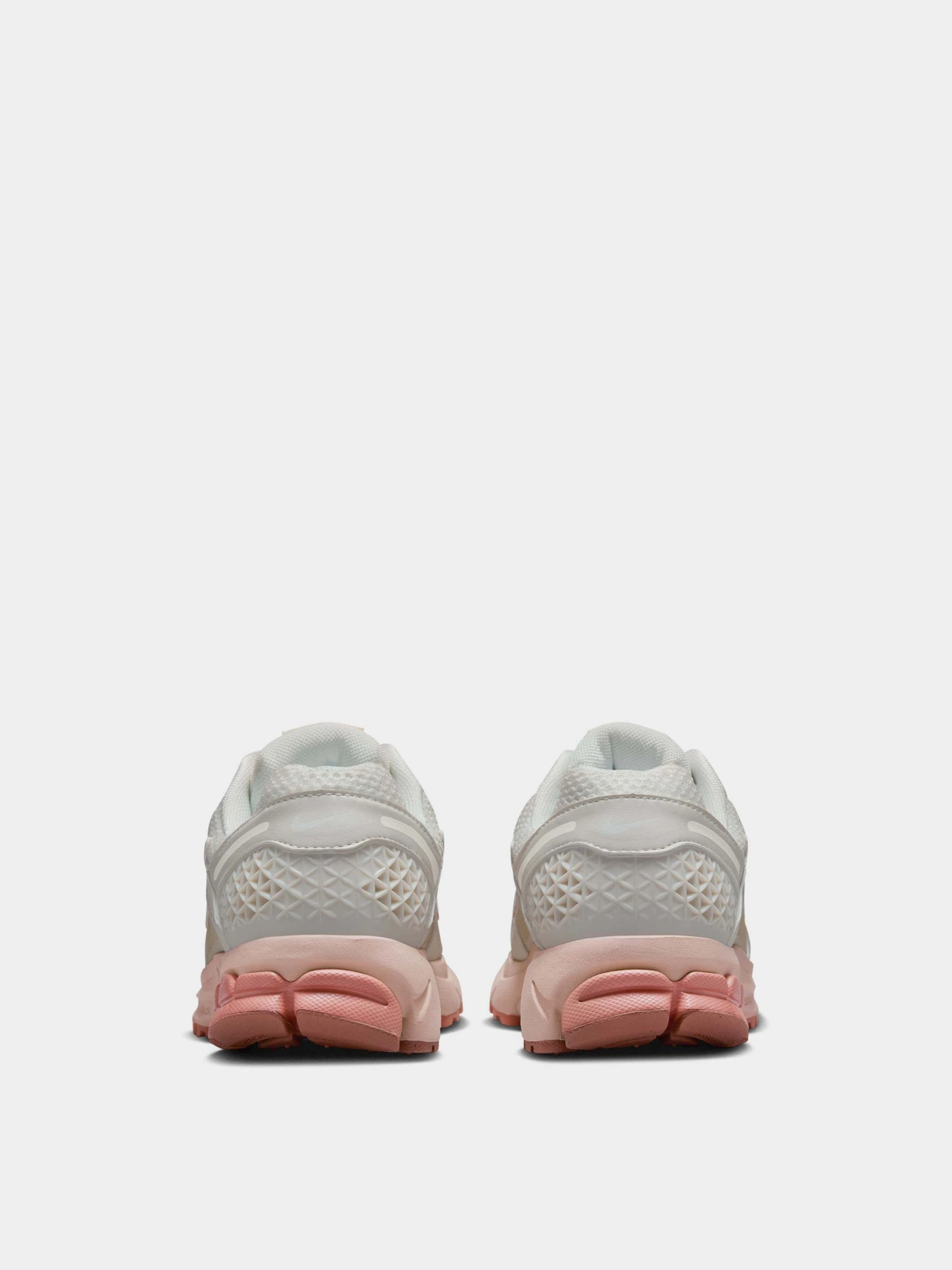 Кросівки NIKE ZOOM VOMERO 5 модель FJ2028-002 Фото