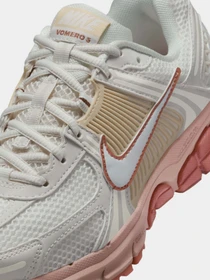 Кросівки NIKE ZOOM VOMERO 5 модель FJ2028-002 Фото