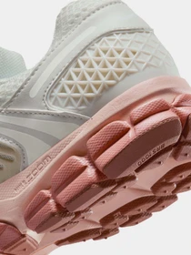 Кросівки NIKE ZOOM VOMERO 5 модель FJ2028-002 Фото