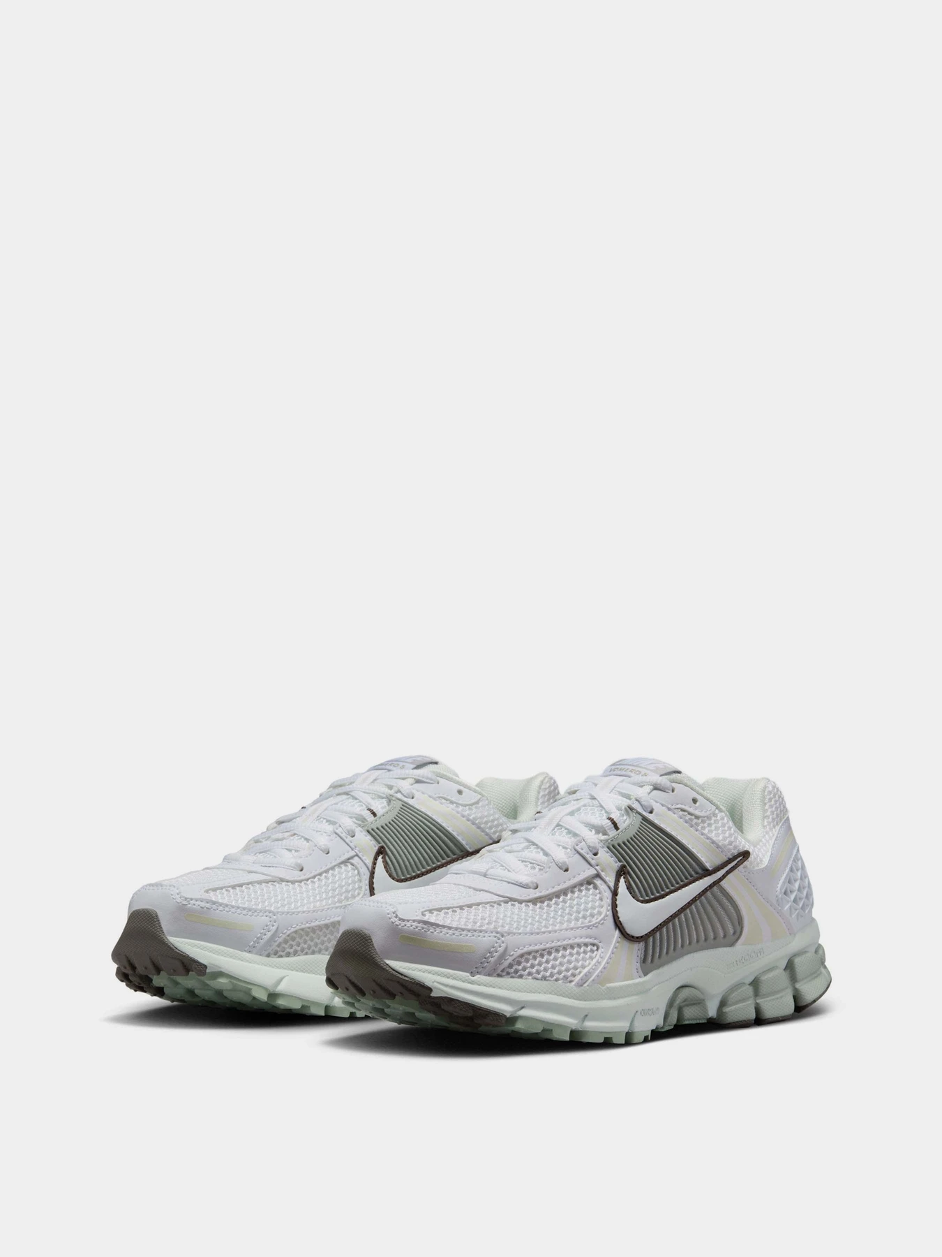 Кросівки NIKE ZOOM VOMERO 5 модель FJ2028-103 Фото